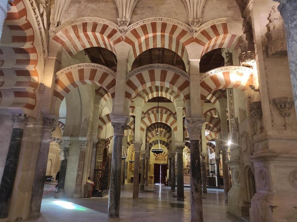 Interior de la Mezquita Catedral de Córdoba.