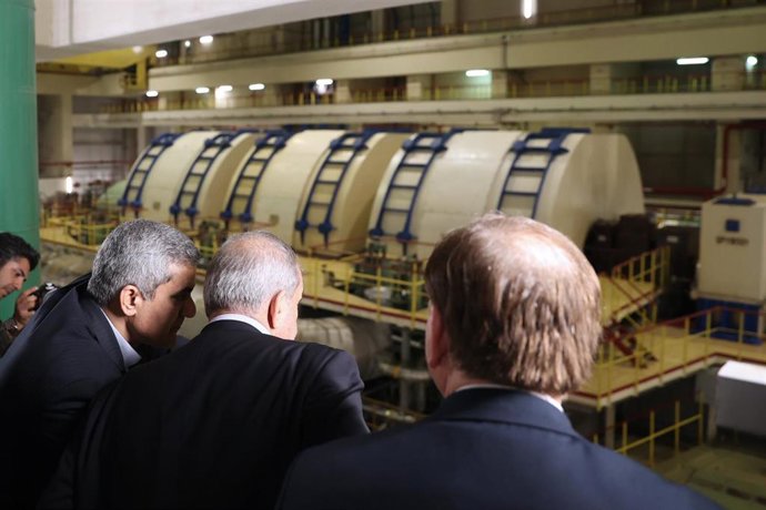 Archivo - El presidente de Irán, Masud Pezeshkian, visita una planta nuclear en Bushehr