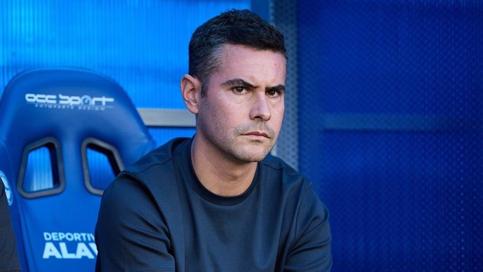 El técnico gallego Fran Justo, en su etapa como entrenador del CD Mirandés.