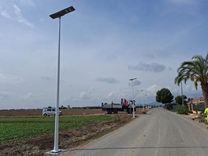 Las nuevas luminarias LED alimentadas por energía solar incorporan detectores de presencia, presentan una alta eficiencia energética y cuentan con batería integrada