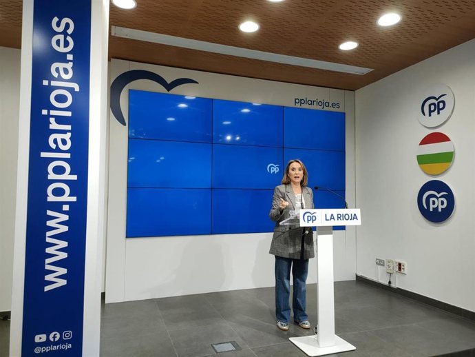 La vicesecretaria de Regeneración Institucional del PP, Cuca Gamarra, en comparecencia de prensa en Logroño