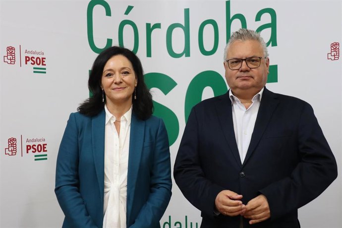 La secretaria general del PSOE de Córdoba, Rafi Crespín, y el portavoz socialista en la Diputación de Córdoba, Esteban Morales.
