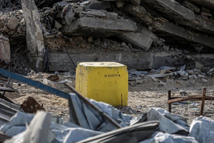 Uno de los bloques de hormigón instalados por Israel para delimitar su despliegue en la Franja de Gaza y formar la denominada Línea Amarilla