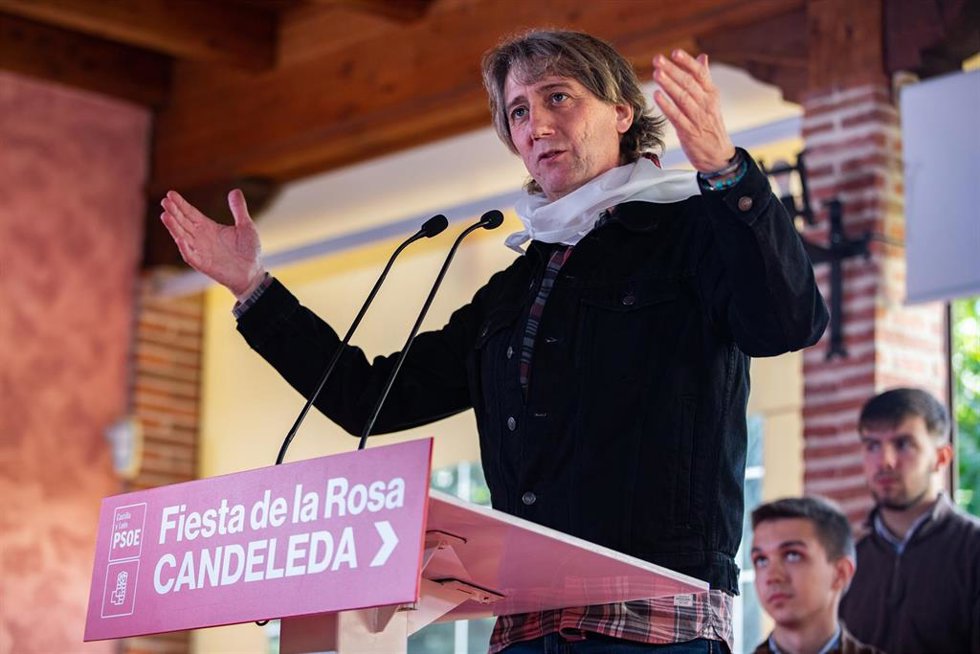 El secretario general del PSCyL, Carlos Martínez, participa en la Fiesta de La Rosa del PSOE, en el restaurante Royfe, a 2 de noviembre de 2025, en Candeleda, Ávila.