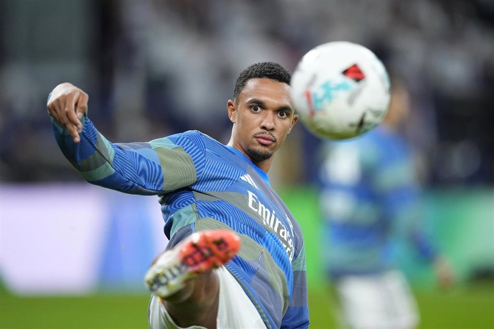 El futbolista inglés Trent Alexander-Arnold, en un calentamiento con el Real Madrid CF.