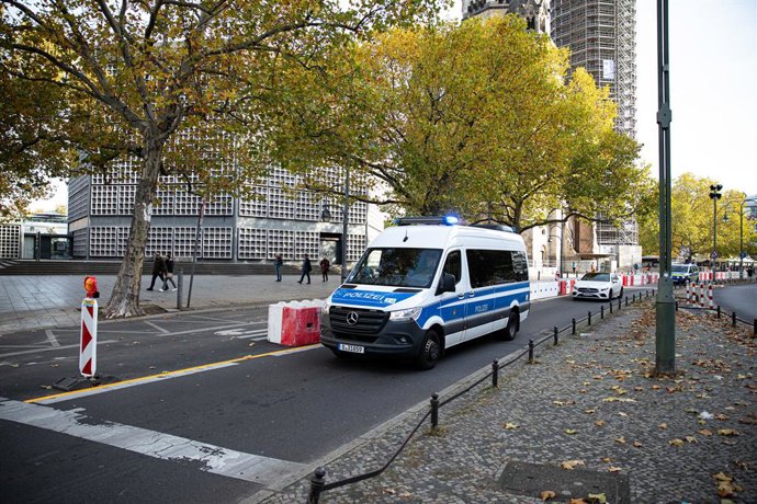November 1, 2025, Berlin, Berlin, Germany: A Berlin police vehicle with flashing lights drives toward an operation on Saturday, November 1, 2025.