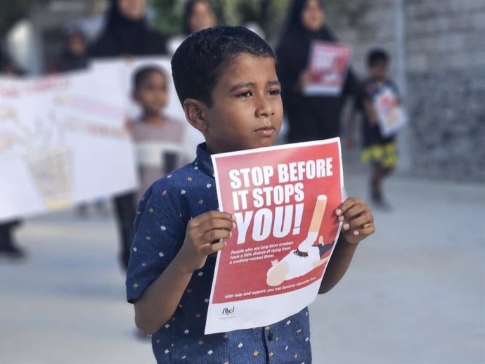 Cartel contra el tabaco en Maldivas