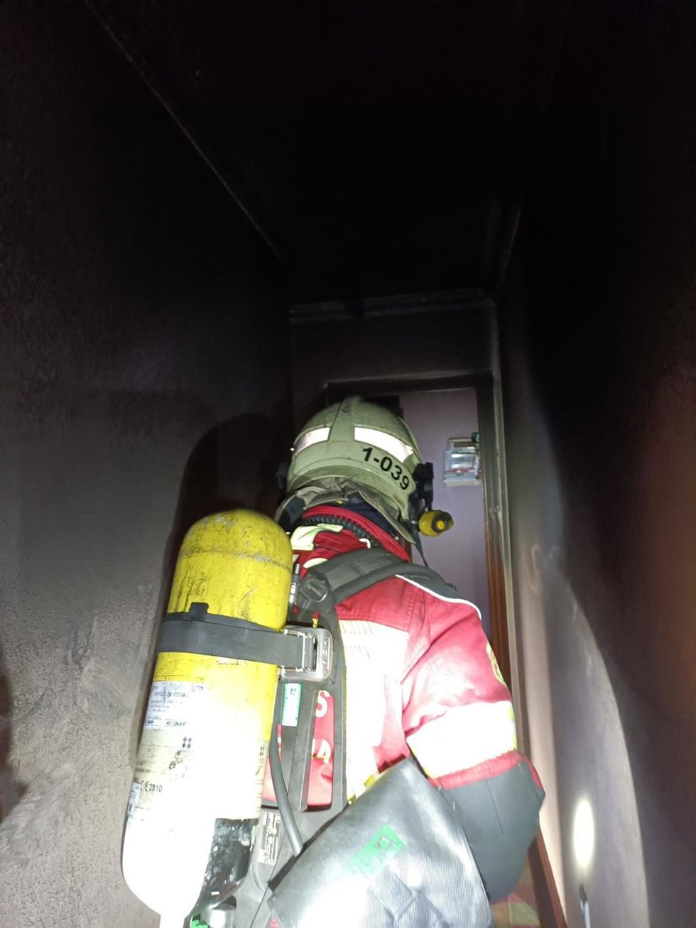 Extinción de incendio en una vivienda en Bárcena de Cicero
