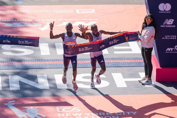 Benson Kipruto y  Alexander Mutiso, llegada Maratón Nueva York