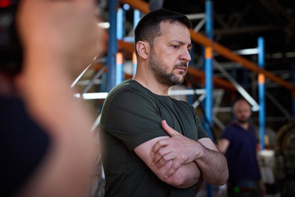 Archivo - El presidente de Ucrania, Volodimir Zelenski, en una imprenta de Járkov destruida por un ataque con misiles rusos
