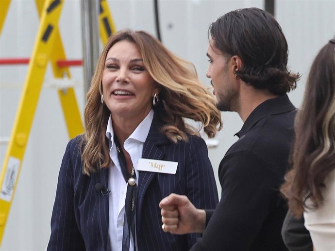 Mar Flores y Carlo Costanzia durante el rodaje de 'DecoMasters'