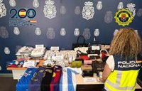 Tres detenidos en Alicante después de desmantelar dos puntos de distribución de prendas falsificadas