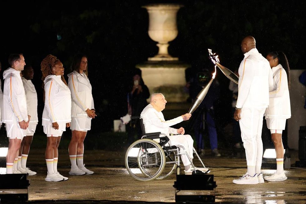 Archivo - El exciclista francés Charles Coste, en la ceremonia inaugural de Paris 2024. 