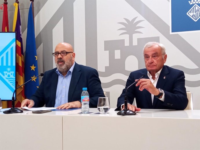 El alcalde de Palma, Jaime Martínez, y el regidor de Vox Fulgencio Coll.