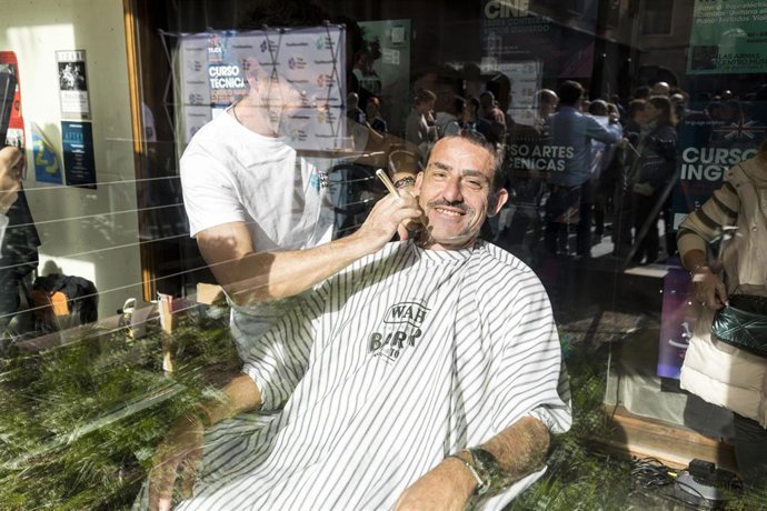 Archivo - Zaragoza.- Puerto Venecia y TheMoveMen organizan este sábado un afeitado solidario contra el cáncer