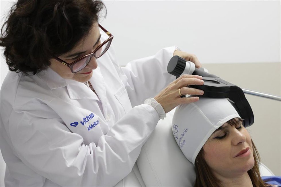 La técnica EMTr es innovadora, no invasiva y eficaz, y consiste en la aplicación de pequeños pulsos magnéticos