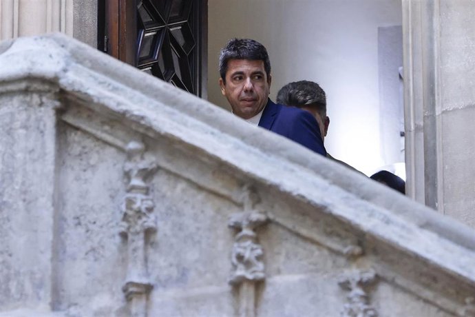 El presidente de la Generalitat valenciana, Carlos Mazón, momentos antes de la declaración institucional en la que ha anunciado su dimisión.  