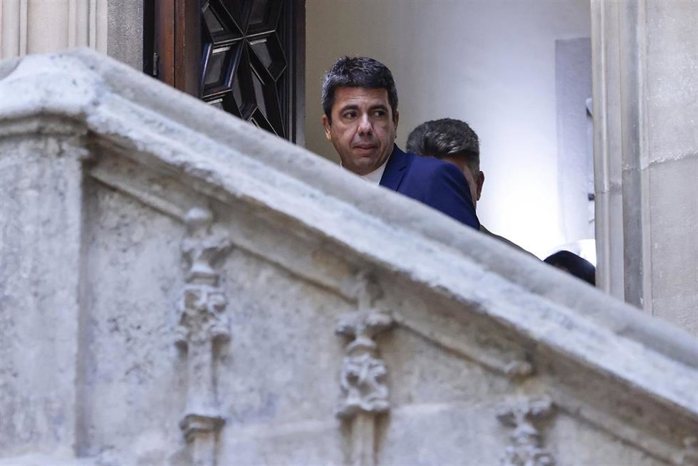 El presidente de la Generalitat valenciana, Carlos Mazón, momentos antes de la declaración institucional en la que ha anunciado su dimisión.  
