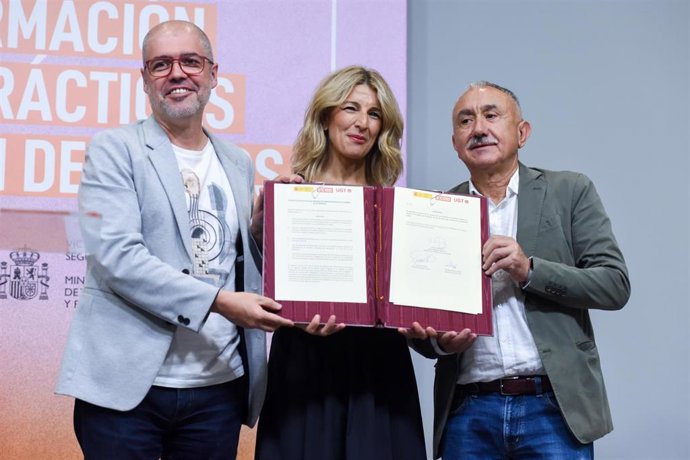 Archivo - Firma del Estatuto del Becario 