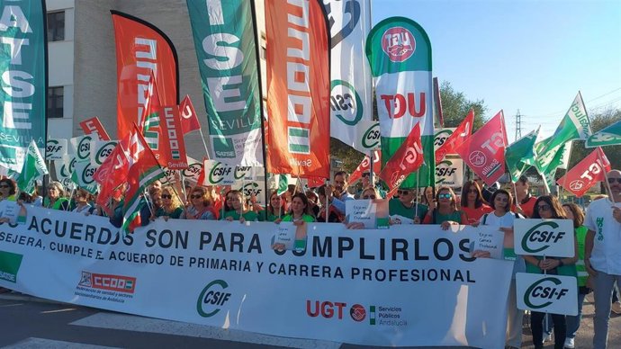 Archivo - Imagen de la protesta del 23 de octubre de 2024 de los cuatro sindicatos de la sanidad pública andaluza.