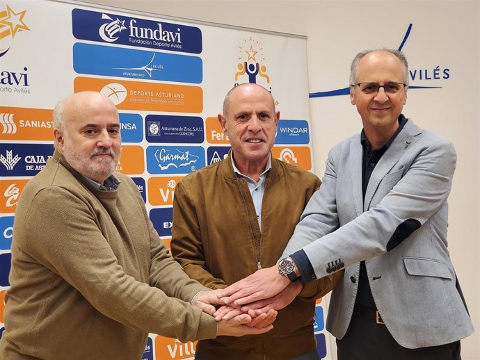 El presidente de Fundavi, Francisco Javier Díaz; el apoderado del Grupo Mota, José Luis García; y el concejal de Deportes, Juan Carlos Guerrero.