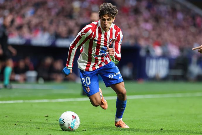 Giuliano Simeone of Atletico de Madrid in action during the Spanish League, LaLiga EA Sports, football match played between Atletico de Madrid and Sevilla FC at Riyadh Air Metropolitano stadium on November 01, 2025, in Madrid, Spain.