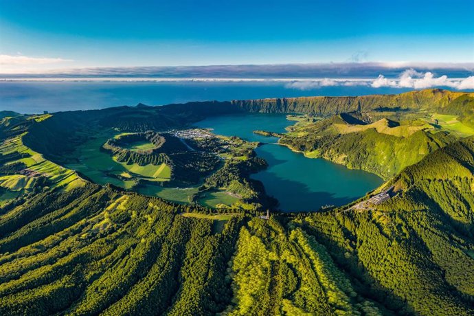 Archivo - Azores Sao Miguel, Miradouro da Vista do Rei, Sete Cidades,, aerial drone view.
