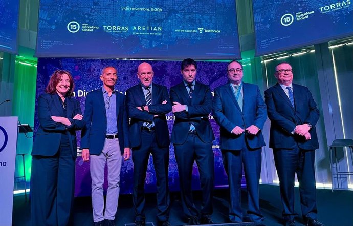 El director de Espacios inteligentes en Nvidia, Jumbi Edulbehram; el presidente de la Fundació Torras, Igancio Torras; el ceo de Aretian, Ramon Gras; el director general de Telefónica, Chema Casa, y el presidente de Barcelona Global, Ramon Agenjo
