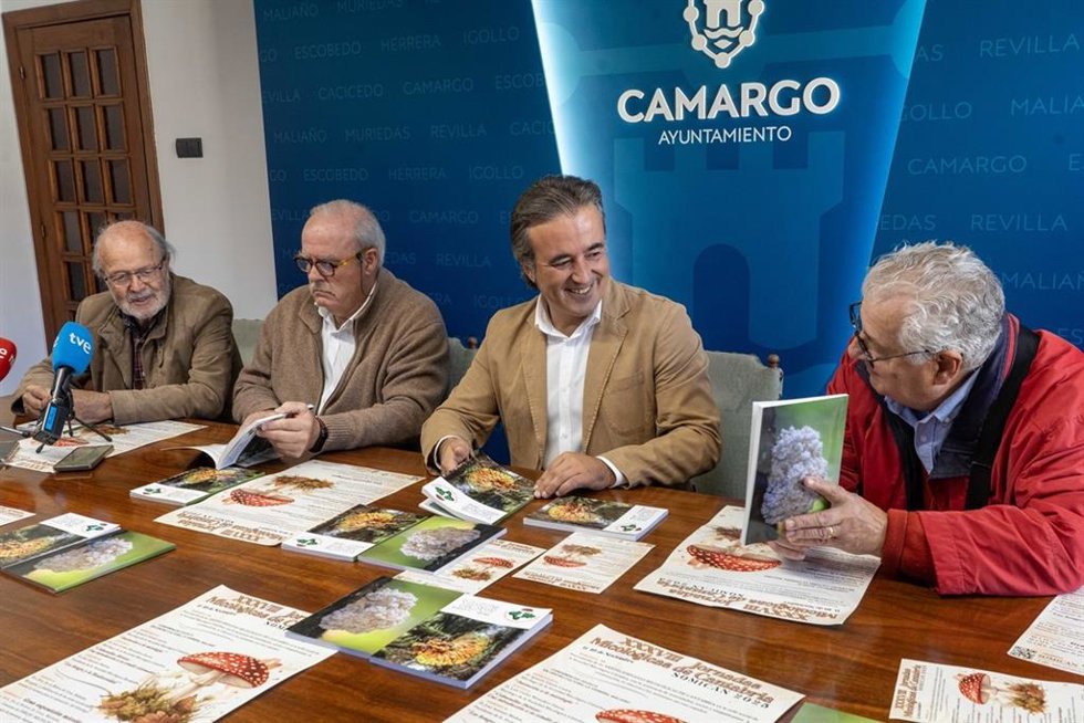 El alcalde de Camargo, Diego Movellán, en la presentación de las XXXVIII Jornadas Micológicas de Cantabria