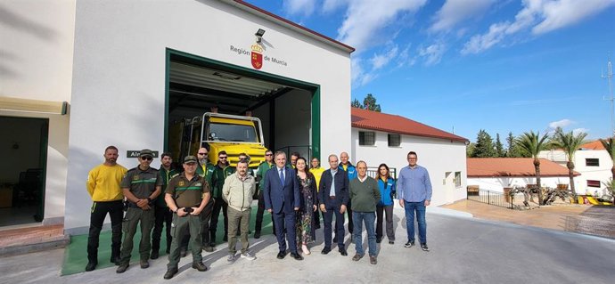 El consejero de Medio Ambiente, Universidades, Investigación y Mar Menor, Juan María Vázquez, visitó las obras de ampliación del Centro de Coordinación Forestal de la Región de Murcia