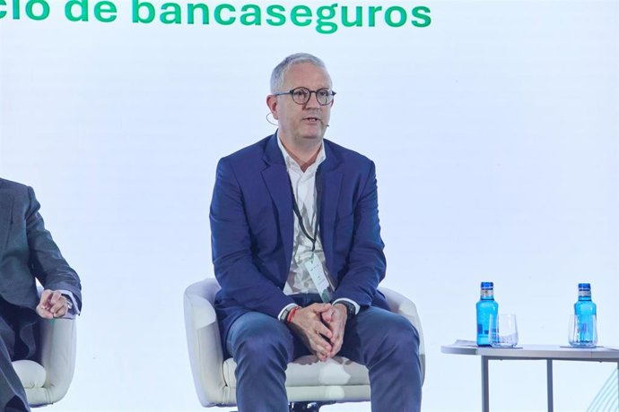 El consejero delegado de Santander Insurance, Peter Huber, durante el 32 Encuentro del sector asegurador organizado por Deloitte, Mapfre y el diario 'ABC', en Madrid a 3 de noviembre de 2025.