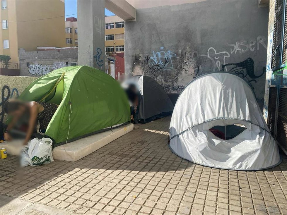 Tiendas de campaña desalojadas en las inmediaciones del Pancho Camurria