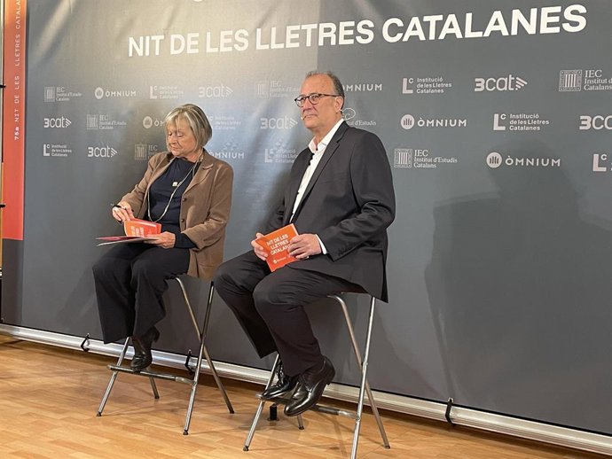 La presidenta de l'IEC, Teresa Cabré, i el president d'Òmnium, Xavier Antich