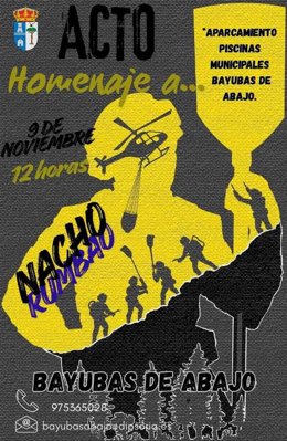 Cartel del homenaje en Bayubas de Abajo (Soria) al bombero forestal Nacho Rumbao.
