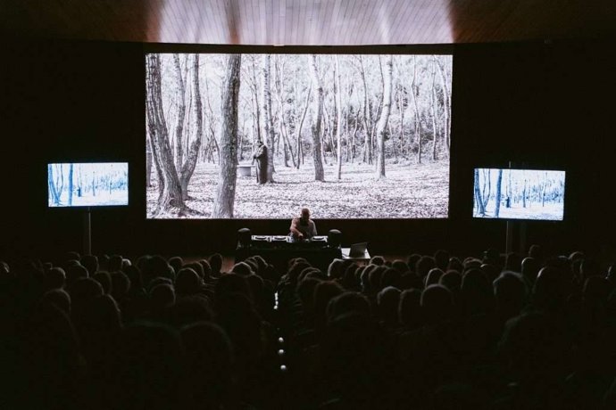 El proyecto propone tres sesiones de escucha de artistas de Marruecos, Italia, China o España.