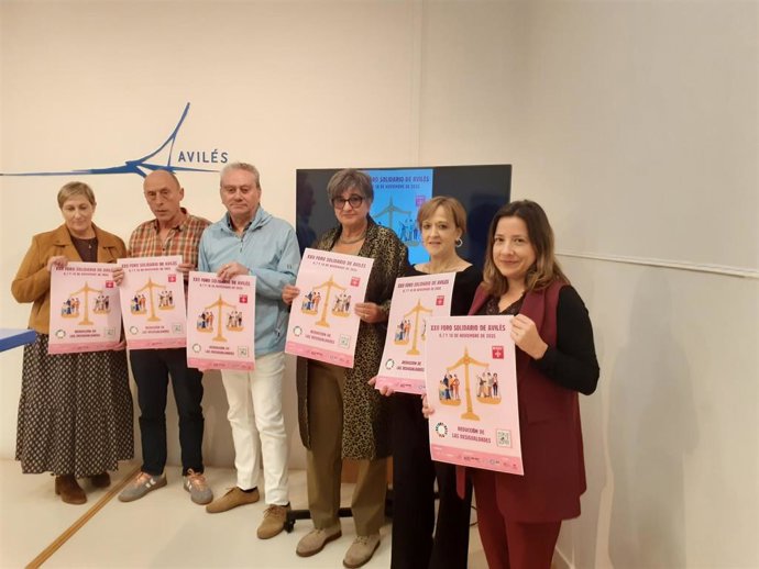 Irene García, Agustín Medina, Vicente Montes, Marta Pérez, Lourdes Rodríguez  y Ángela García durante la presentación del programa.