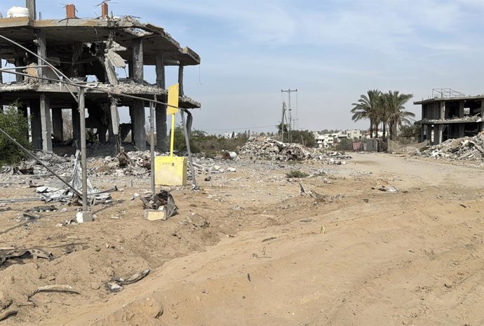 Um bloco colocado pelo exército israelense para marcar a "linha amarela" para a qual suas tropas se retiraram em Deir al-Bala'a, na região central da Faixa de Gaza (arquivo).