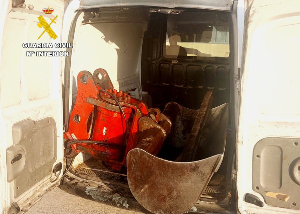 Un detenido y un investigado en Torrelavega por robos de cazos de retroexcavadoras valorados en 8.500 euros
