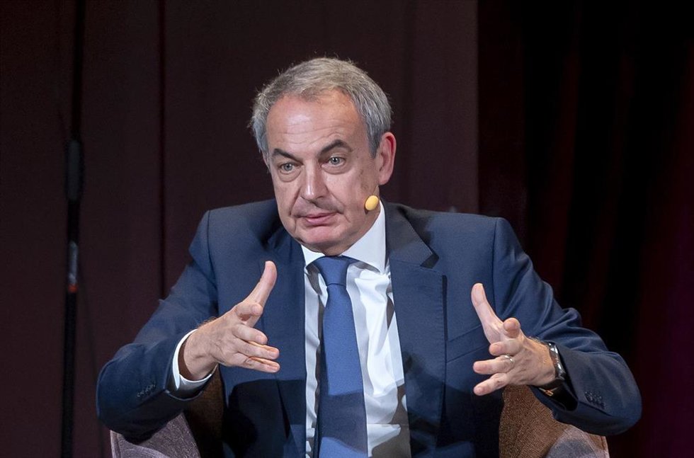 El expresidente del Gobierno José Luis Rodríguez Zapatero participa en Los Desayunos del Ateneo, en el Ateneo de Madrid, a 3 de noviembre de 2025, en Madrid (España).