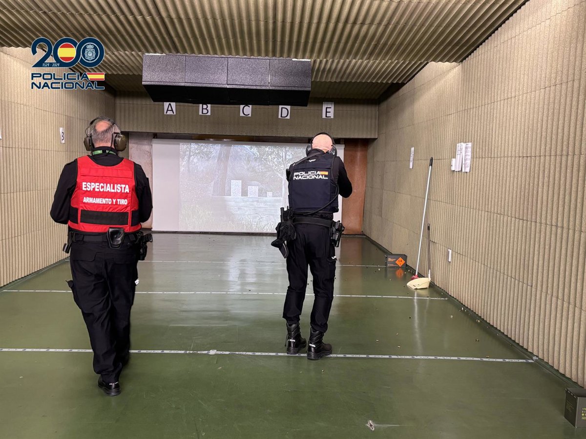 La Policía Nacional inaugura una galería de tiro virtual en Logroño