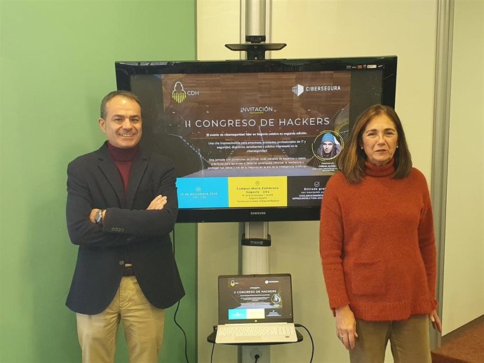 El organizador del congreso, Abel Gómez, con la secretaria general de FES, Beatriz Escudero.