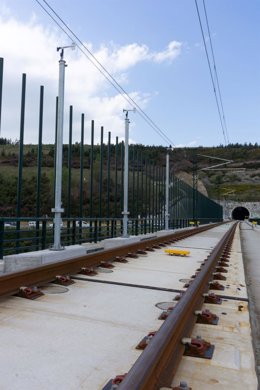 Vía en placa instalada en un tramo de la LAV en Almería.