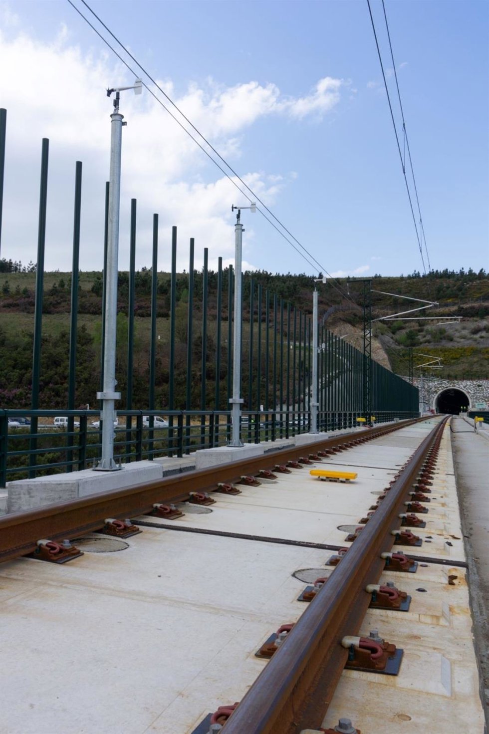 Vía en placa instalada en un tramo de la LAV en Almería.
