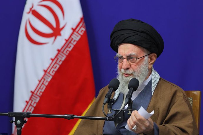 O líder supremo do Irã, aiatolá Ali Khamenei, durante um evento em Teerã em outubro de 2025 (arquivo).