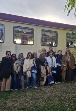 La concejal de Turimso, May Escobar (derecha), con el grupo de turoperadores estadounidenses.