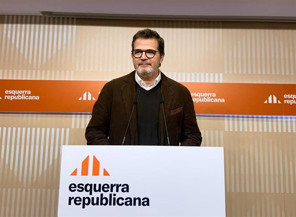 El vicesecretario de Comunicación y portavoz de ERC, Isaac Albert, en rueda de prensa.