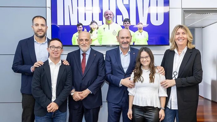 De izquierda a derecha, Fran Soto, presidnete del CTA; Javier Tebas, presidente de LaLiga; Rafael Louzán, presidente de la RFEF; y Conxita Esteve, miembro de la junta directiva de la RFEF y responsable de 'Be my Referee'.