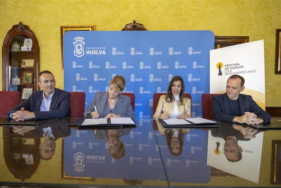 Firma del convenio entre  Fundación Atlantic Copper y el Festival de Huelva de Cine Iberoamericano.