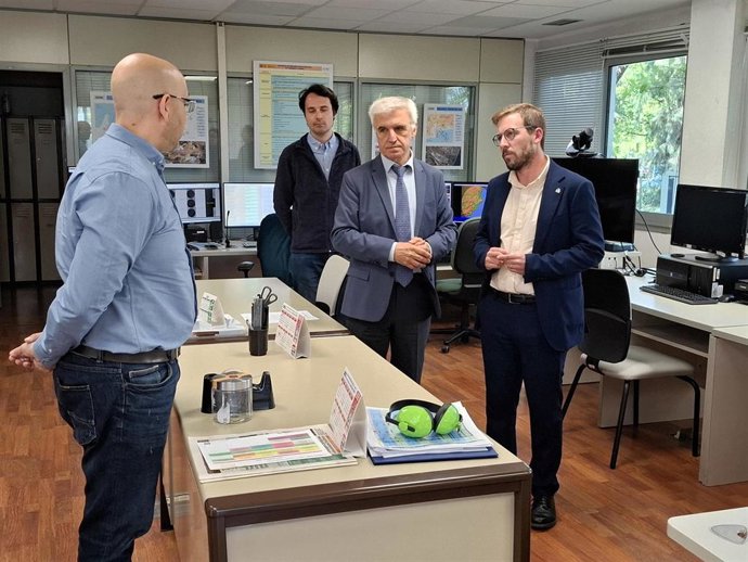 El Subdelegado del Gobierno en Sevilla, Francisco Toscano, visita las instalaciones de la Agencia Estatal de Meteorología en Sevilla