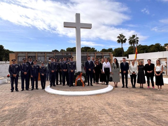 La AGA recuerda a los caídos por España con un acto en el recinto militar del cementerio de San Javier